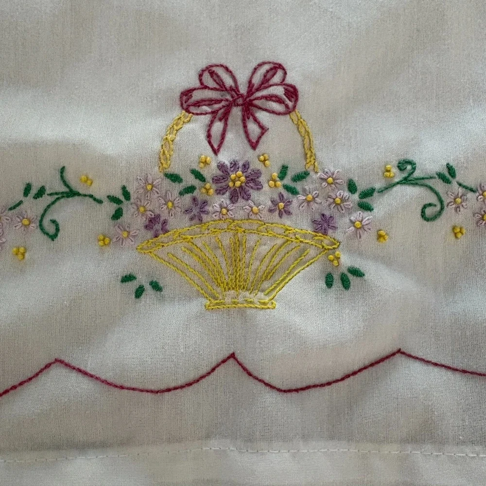 Vintage Thomaston White Hand‎ Embroidered No Iron USA Made Standard Pillowcase